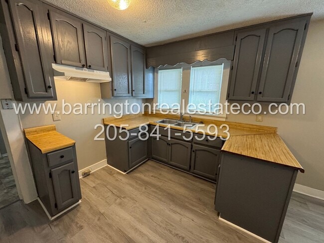 Building Photo - 1701 Hatchet Ave