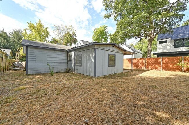 Building Photo - 1706 Riverview St
