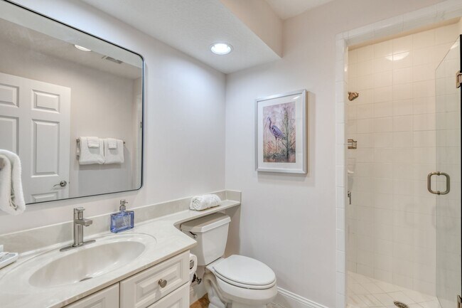Building Photo - Luxury 3-bedroom - 4 bath with garage