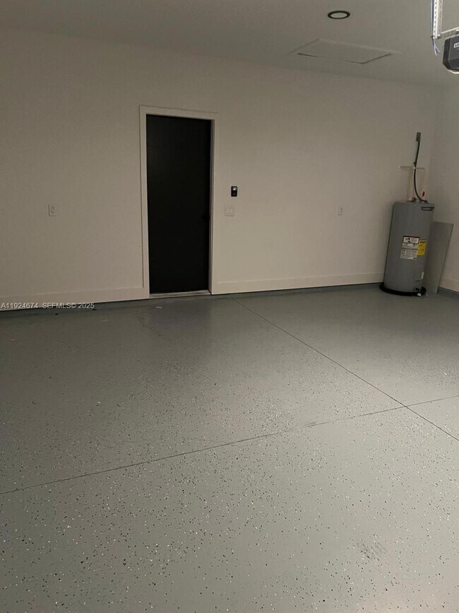 Building Photo - 710 Bedford Point Ave