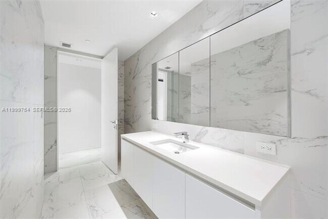 Building Photo - 1000 Biscayne Blvd