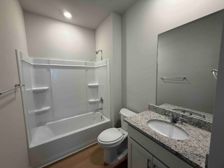 Building Photo - 521 Vista Pointe Dr