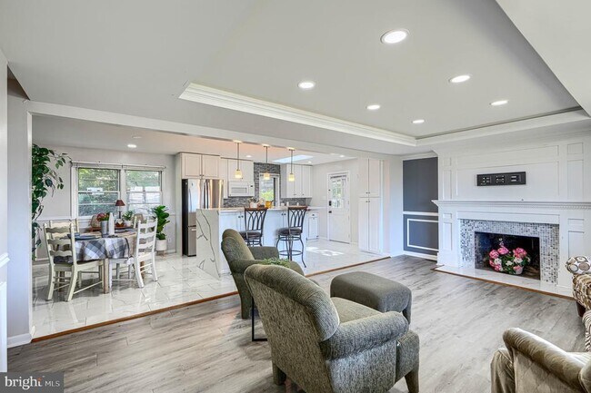 Building Photo - 520 White Oak Dr
