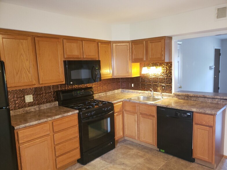 Building Photo - 461 S Clay Ave