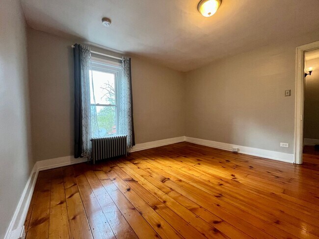 Building Photo - 917 W Turner St