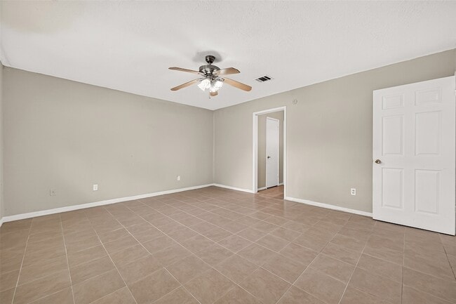 Building Photo - 2523 Creekway Cir