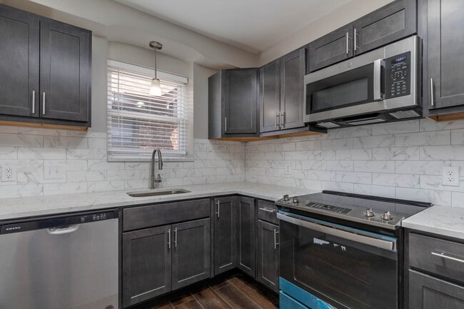 Building Photo - 5738 Chippewa St