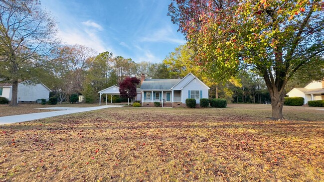 Building Photo - Adorable Three Bedroom Home in Lugoff SC