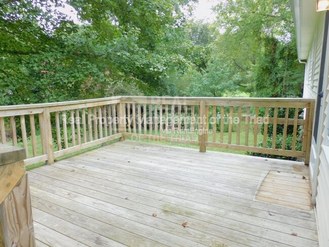 Building Photo - 284 Longmeadow Dr
