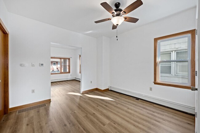 Building Photo - Spacious 4 Bedroom | 1.5 Bath | 1 Car Garage For Rent -Northampton PA