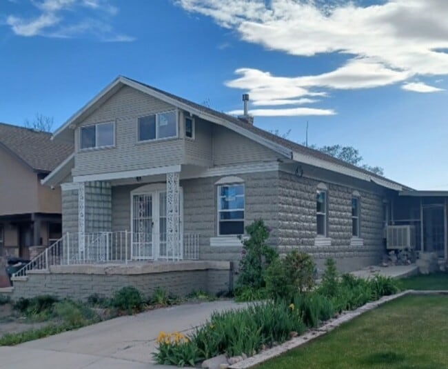Primary Photo - 263 N 1st W St