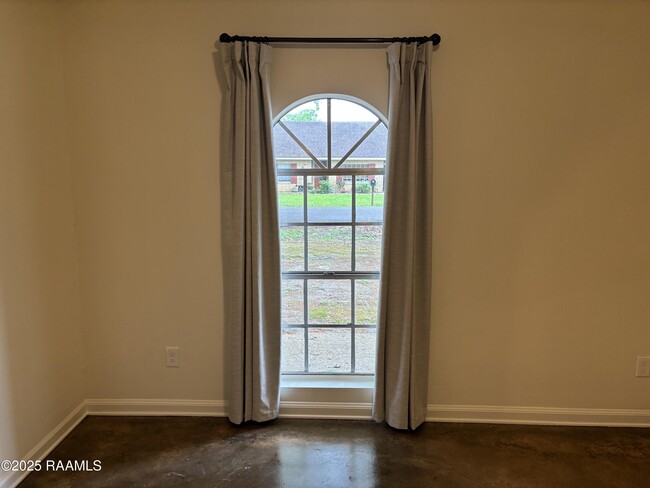 Building Photo - 105 San Carlos Cir