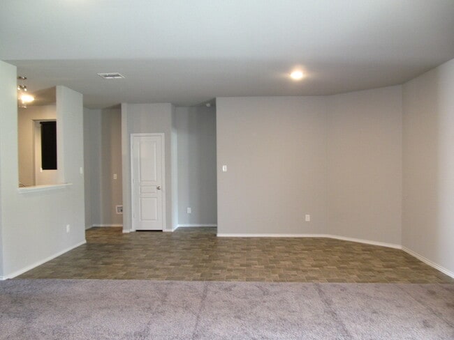 Building Photo - 3 BEDROOM, CONVENIENT TO SCOTT & WHITE