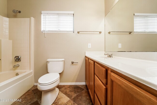 Building Photo - 1486 W Sand Pebble Dr