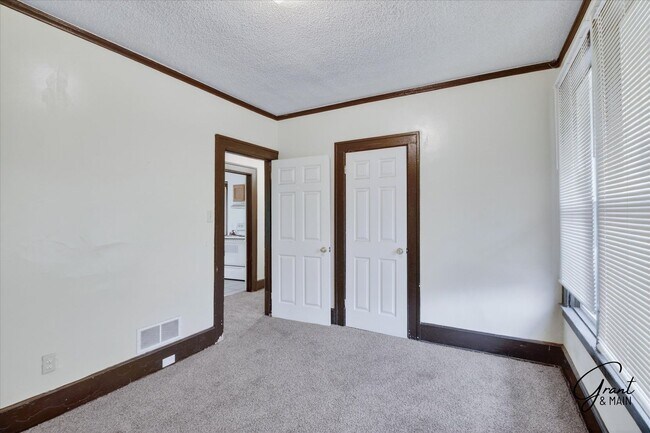 Building Photo - 58/60 Alger - FDR - T