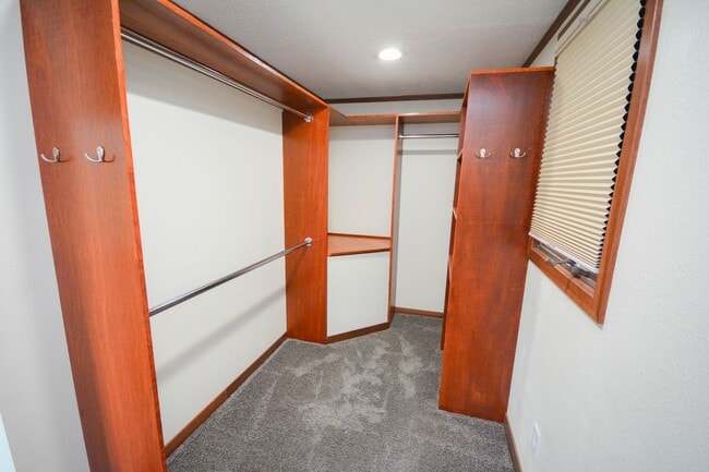 Building Photo - Beautiful 2-story home in Slatterly Park neighborhood!