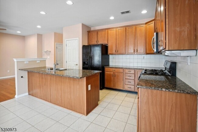 Building Photo - 220 Patriot Hill Dr
