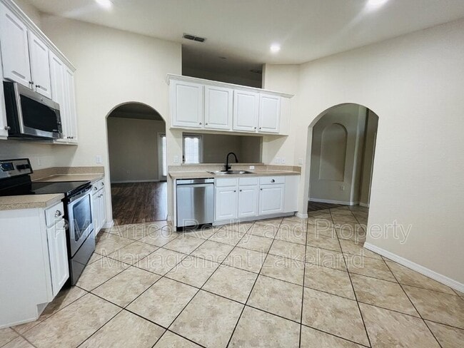 Building Photo - 3519 Kenwood Crossing