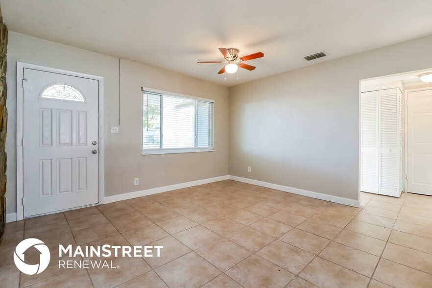 Building Photo - 121 Sunlit Cove Dr NE