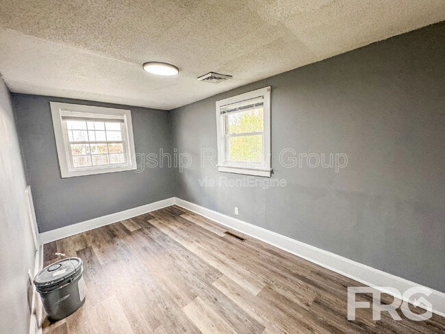 Building Photo - 600 Howell St