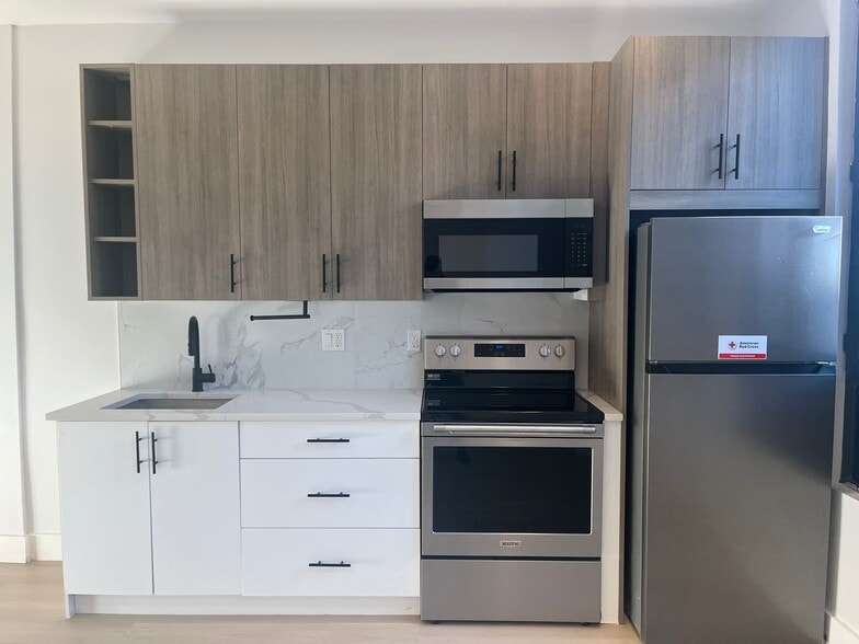 Building Photo - 319 Forrest St