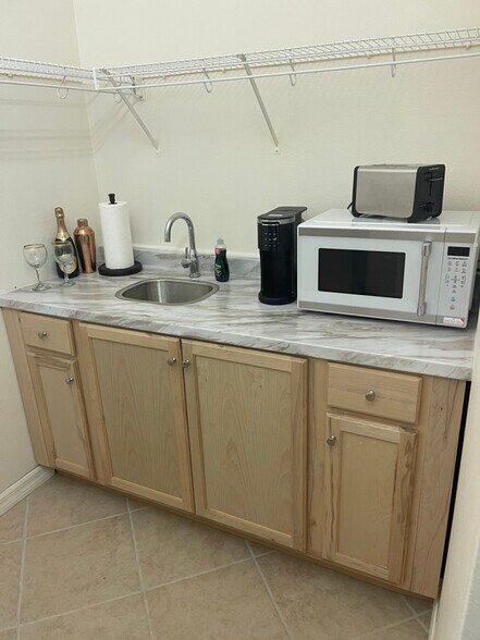 Building Photo - 8670 Avalon Blvd