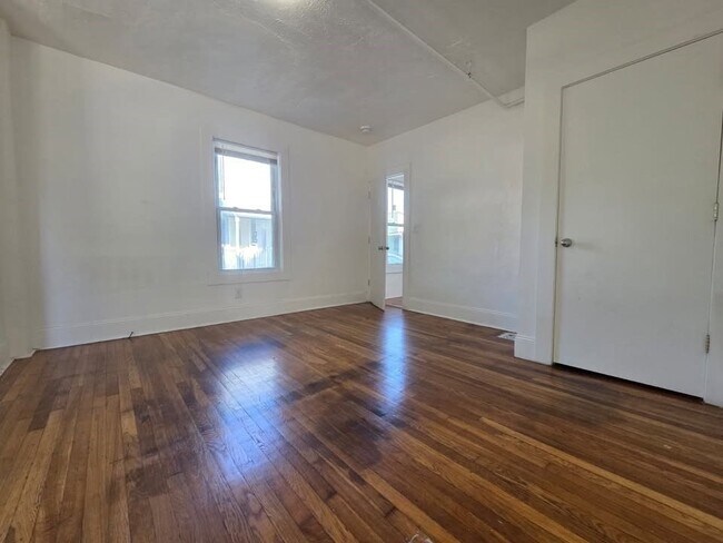 Building Photo - 135 Chestnut St