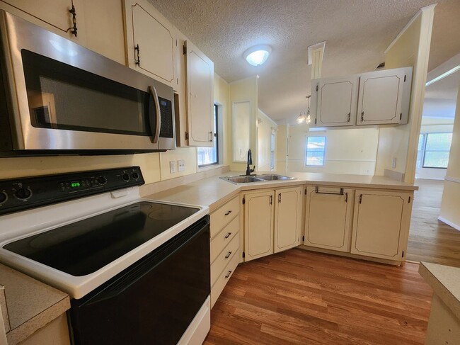 Building Photo - 2br - 2 Bed 2 Bath with Bonus space and 11x20 shed