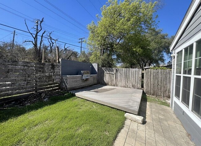 Building Photo - 6005 Avery Island Ave