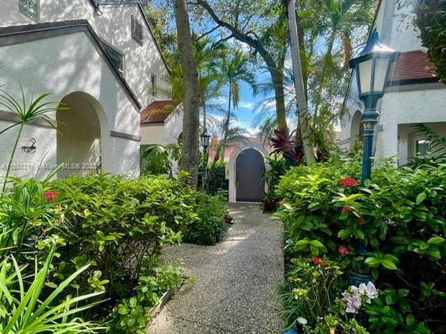 Building Photo - 101 NE 8th Ave