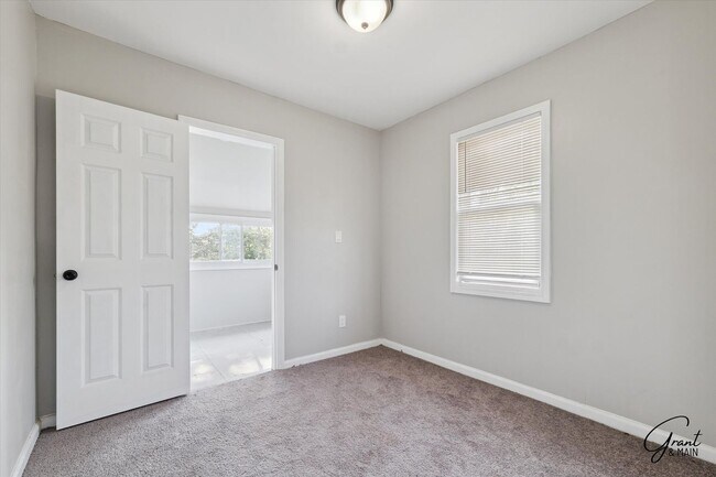 Building Photo - $1350 3 bedroom