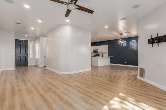 Building Photo - 7601 E Roosevelt St