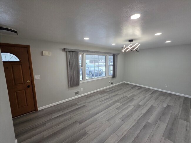 Building Photo - 2938 Lyell Rd