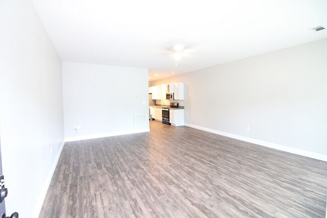 Building Photo - 211 Lacey Eden Ln