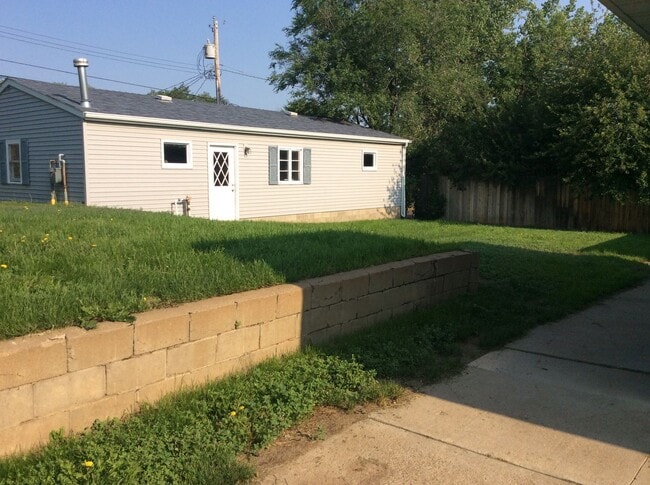 Building Photo - Single Family Home