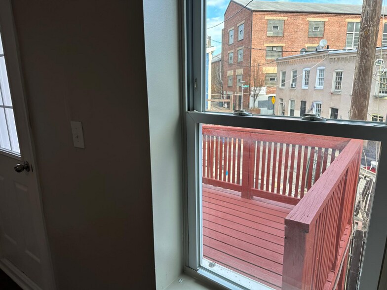 Building Photo - 1204W Cross St