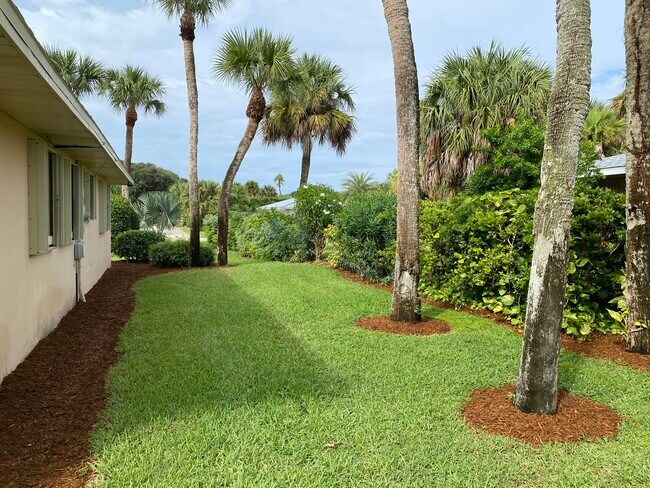 Building Photo - 956 Tulip Ln