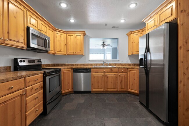 Building Photo - 602 Trejo St