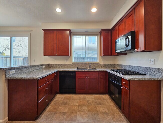 Building Photo - 8 Halsey Pl