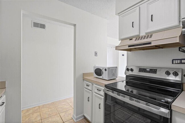 Building Photo - 119 Riverbend Dr