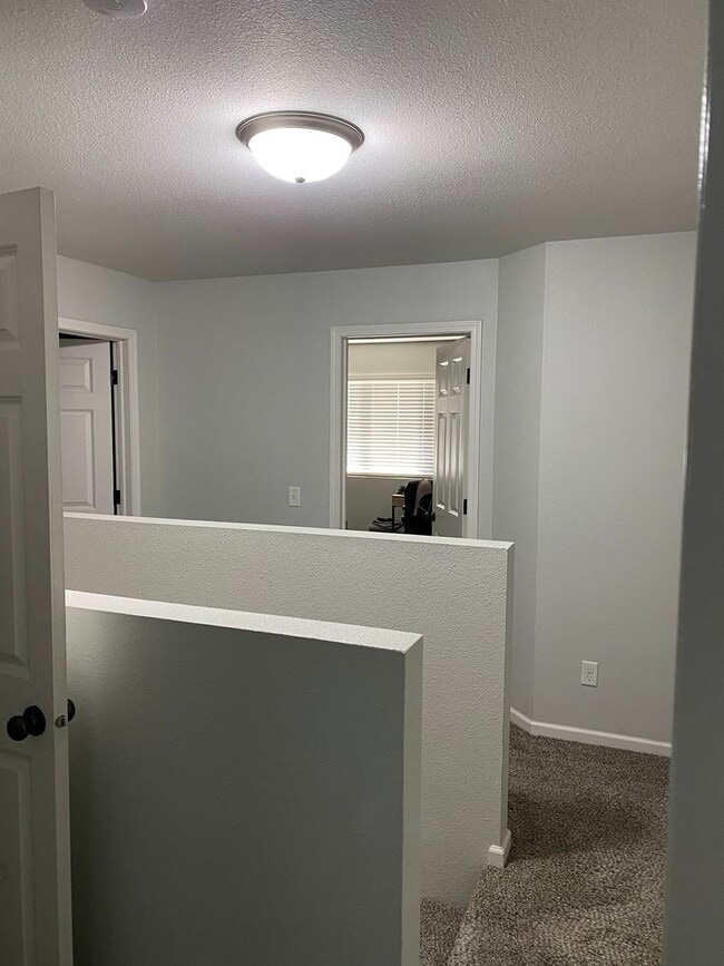 Building Photo - 3bed 2.5 bath Twinhome SORRY NO PETS!!