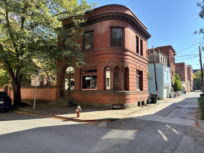 Building Photo - 14 State St