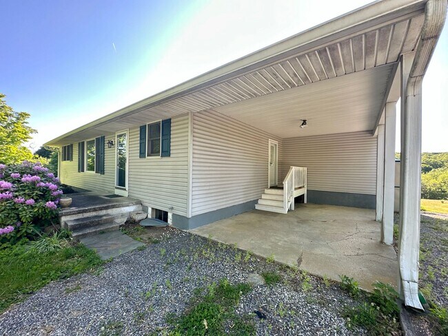 Building Photo - Charming 3 Bedroom/1.5 Bathroom Home in Norrisville, MD!