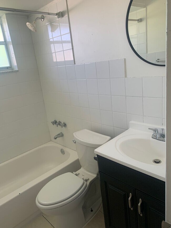 Building Photo - 2 BEDROOMS 1 BATHROOM IN AREA OF RIVERLAND