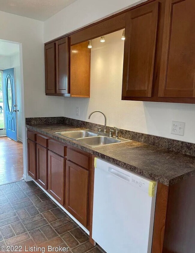 Building Photo - Charming Brick Ranch *OPEN HOUSE 10/05/23*