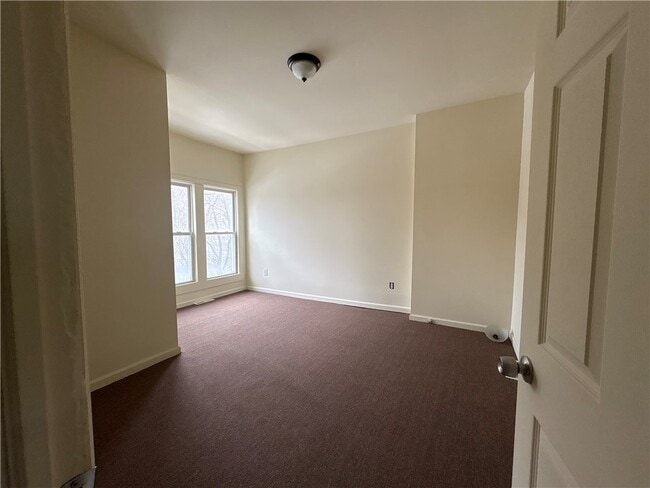 Building Photo - 2-12-12 Cliff St