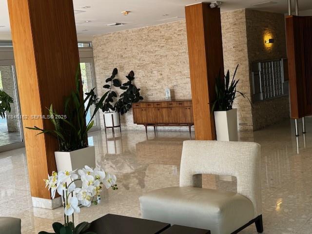 Building Photo - 9100 W Bay Harbor Dr