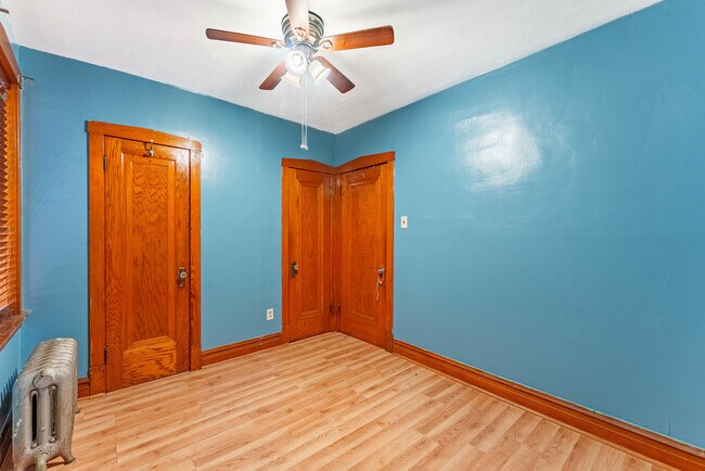 Building Photo - 1632 50th Ct