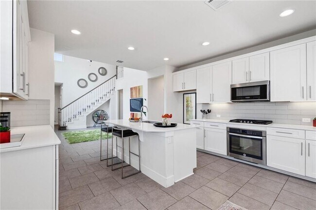 Building Photo - 9507 Gynerium Dr
