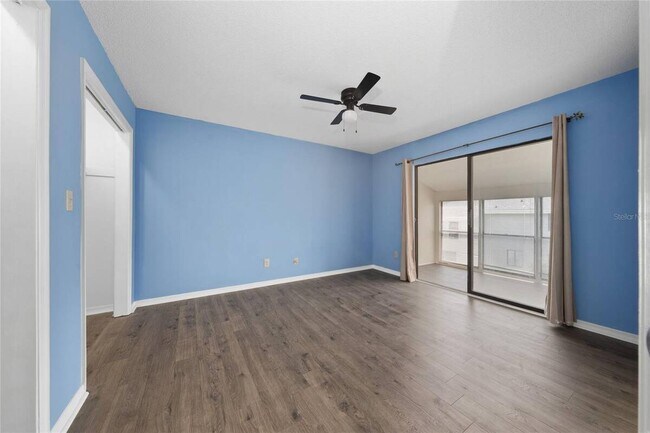 Building Photo - 1412 Oak Pl